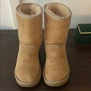 Tan uggs